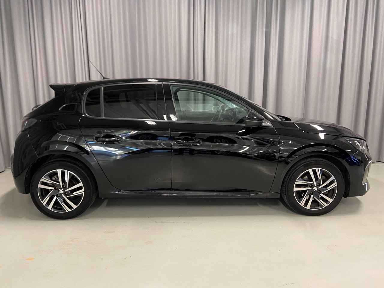 Peugeot 208 1.2 PureTech 100 Allure 2023, bild 4/10