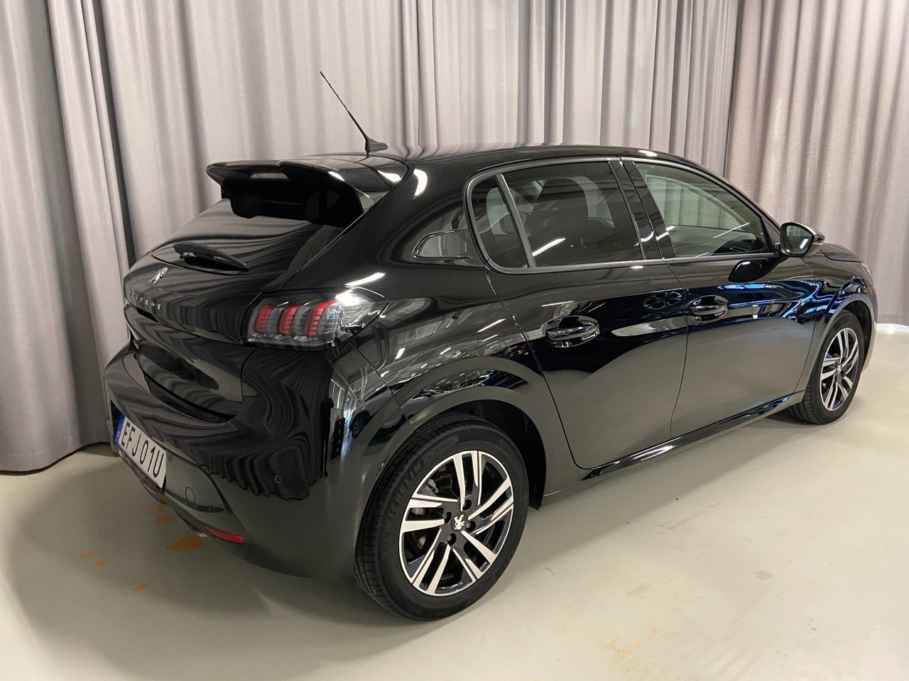 Peugeot 208 1.2 PureTech 100 Allure 2023, bild 5/10