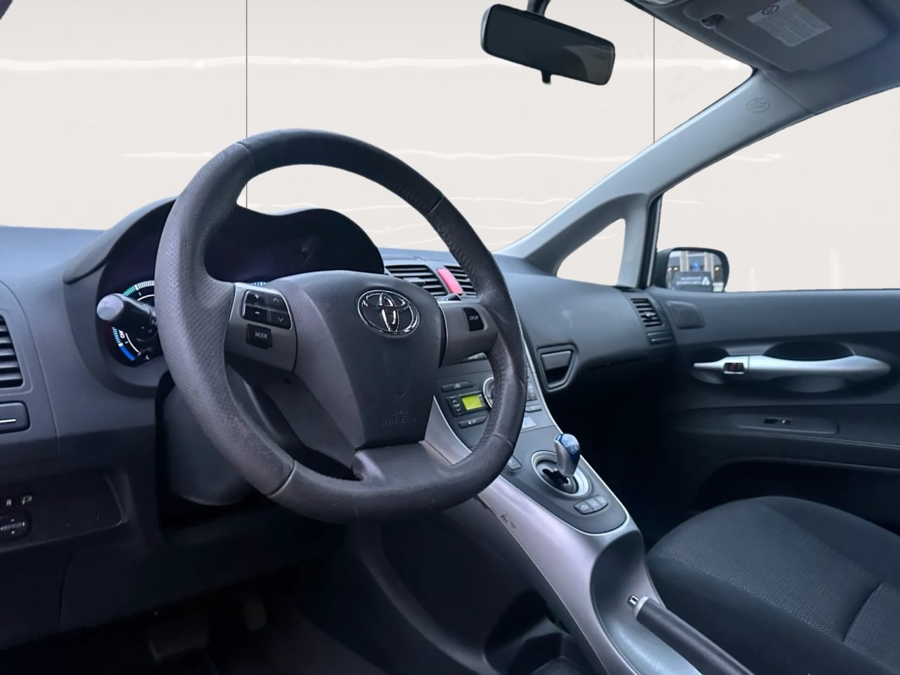 Toyota Auris 1.8 Hybrid 2010, bild 6/6