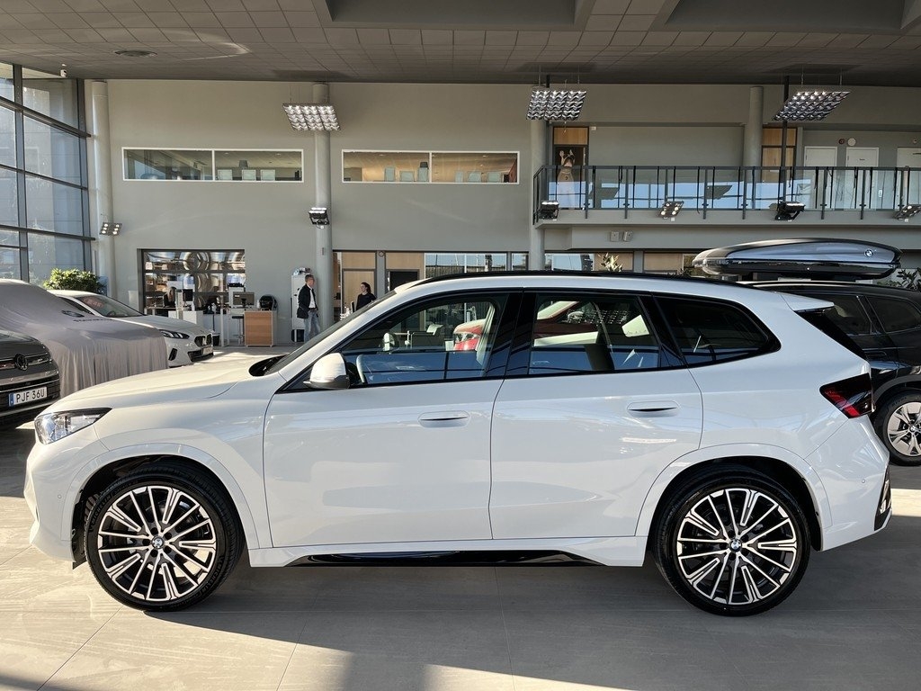 BMW iX1 20 M Sport 2026, bild 3/10