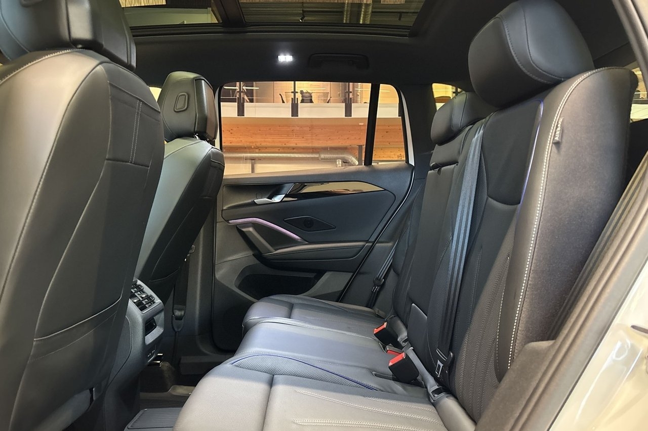 Volkswagen Tiguan 1.5 eHybrid R-Line 2025, bild 7/10