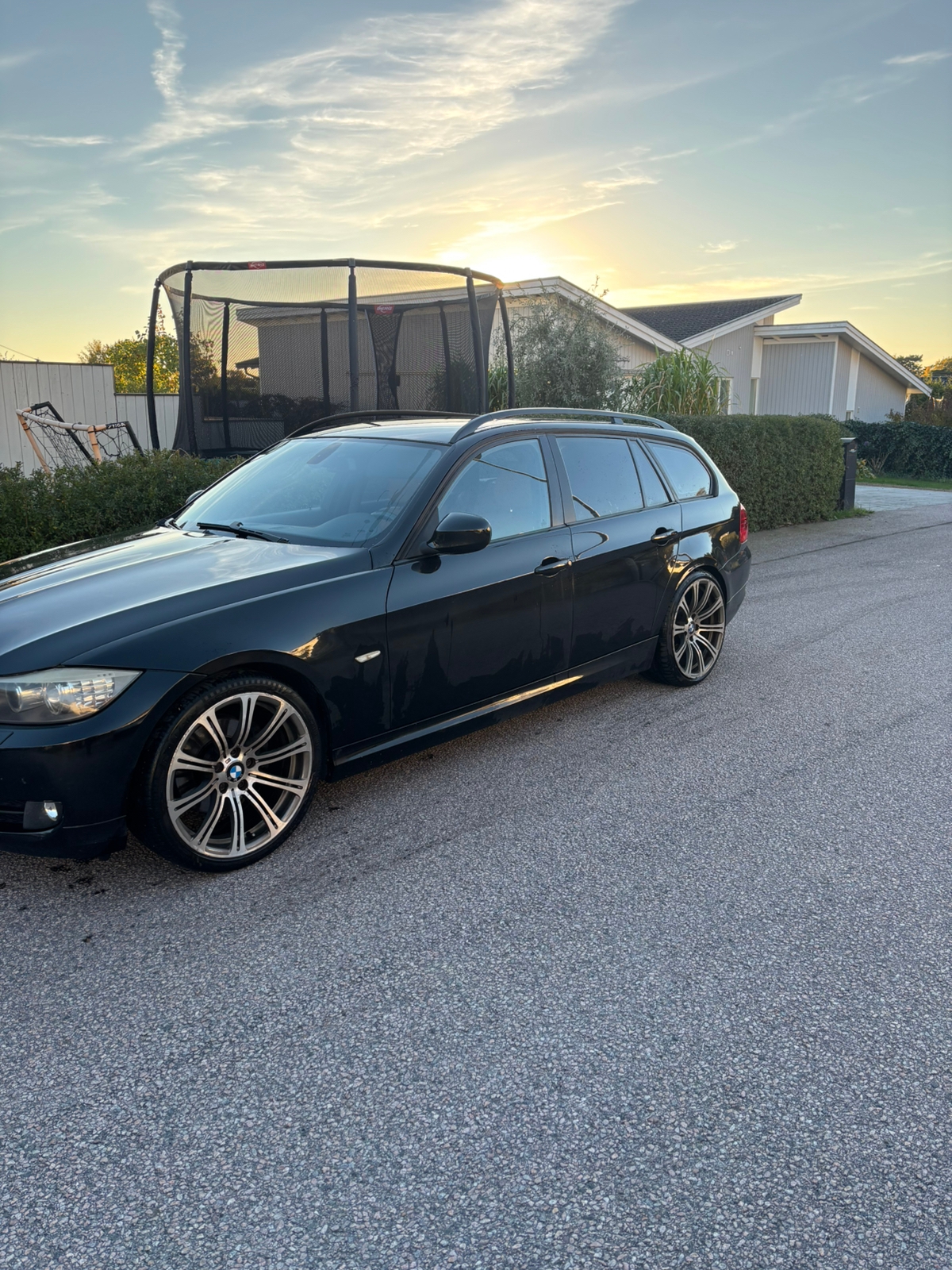 BMW 320i 2009, bild 2/10