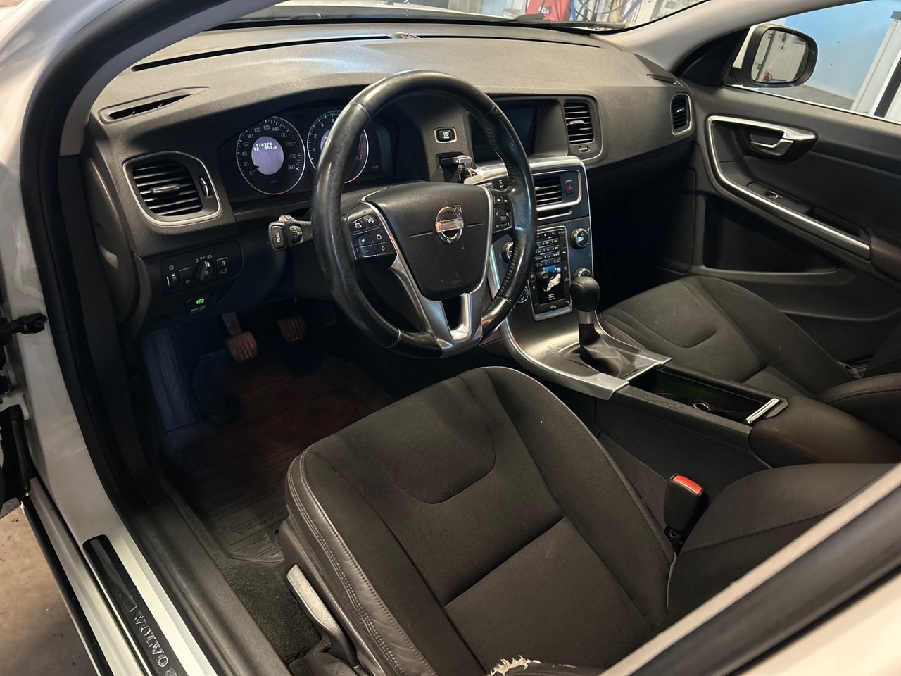 Volvo S60 T3 Momentum 2012, bild 8/8