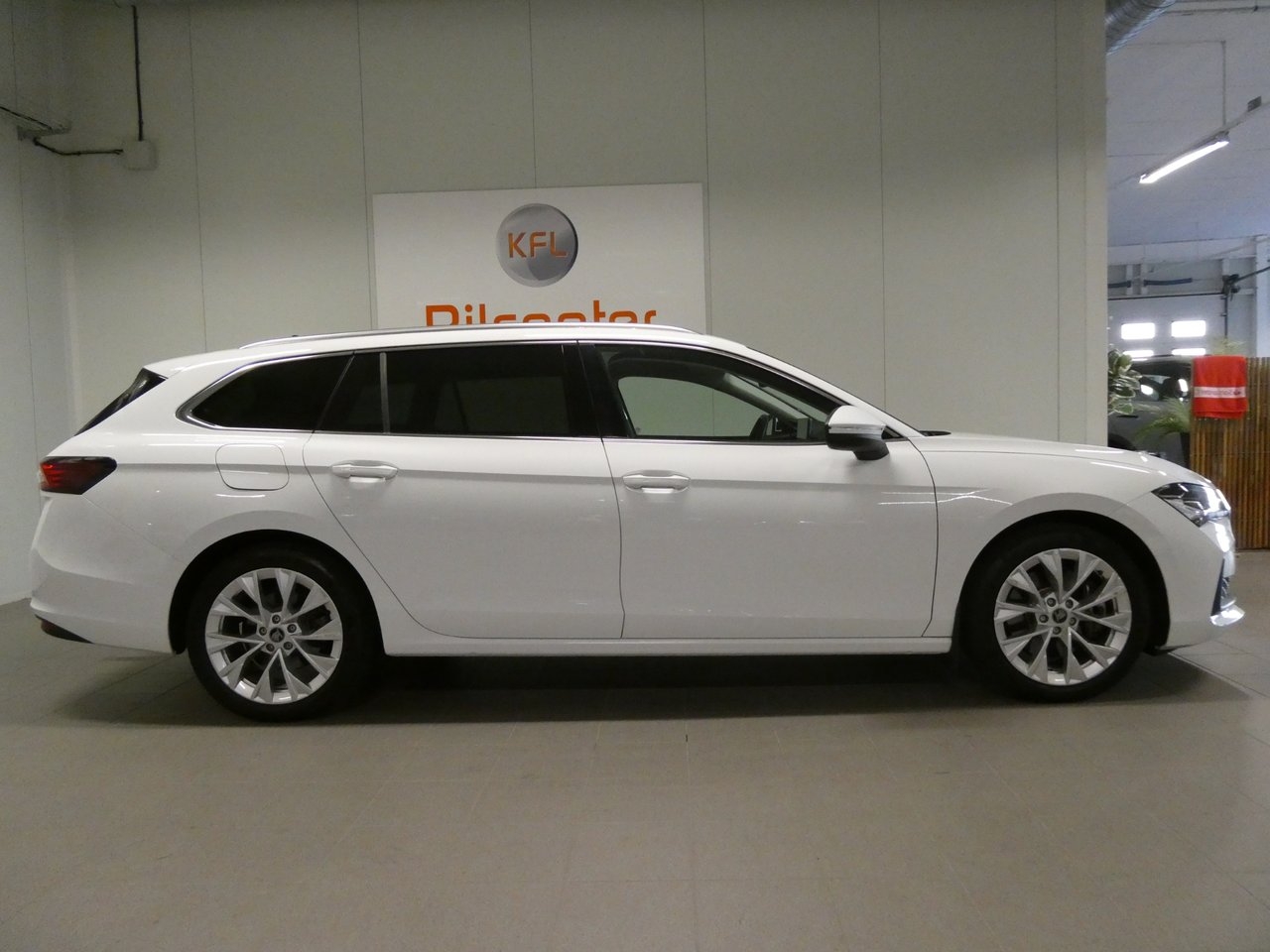 Skoda Superb iV 1.5 TSI PHEV 2025, bild 7/10