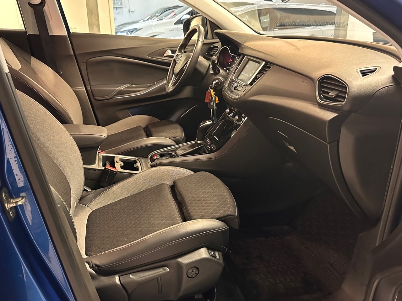 Opel Grandland X 1.2 Turbo Dynamic 2019, bild 6/10