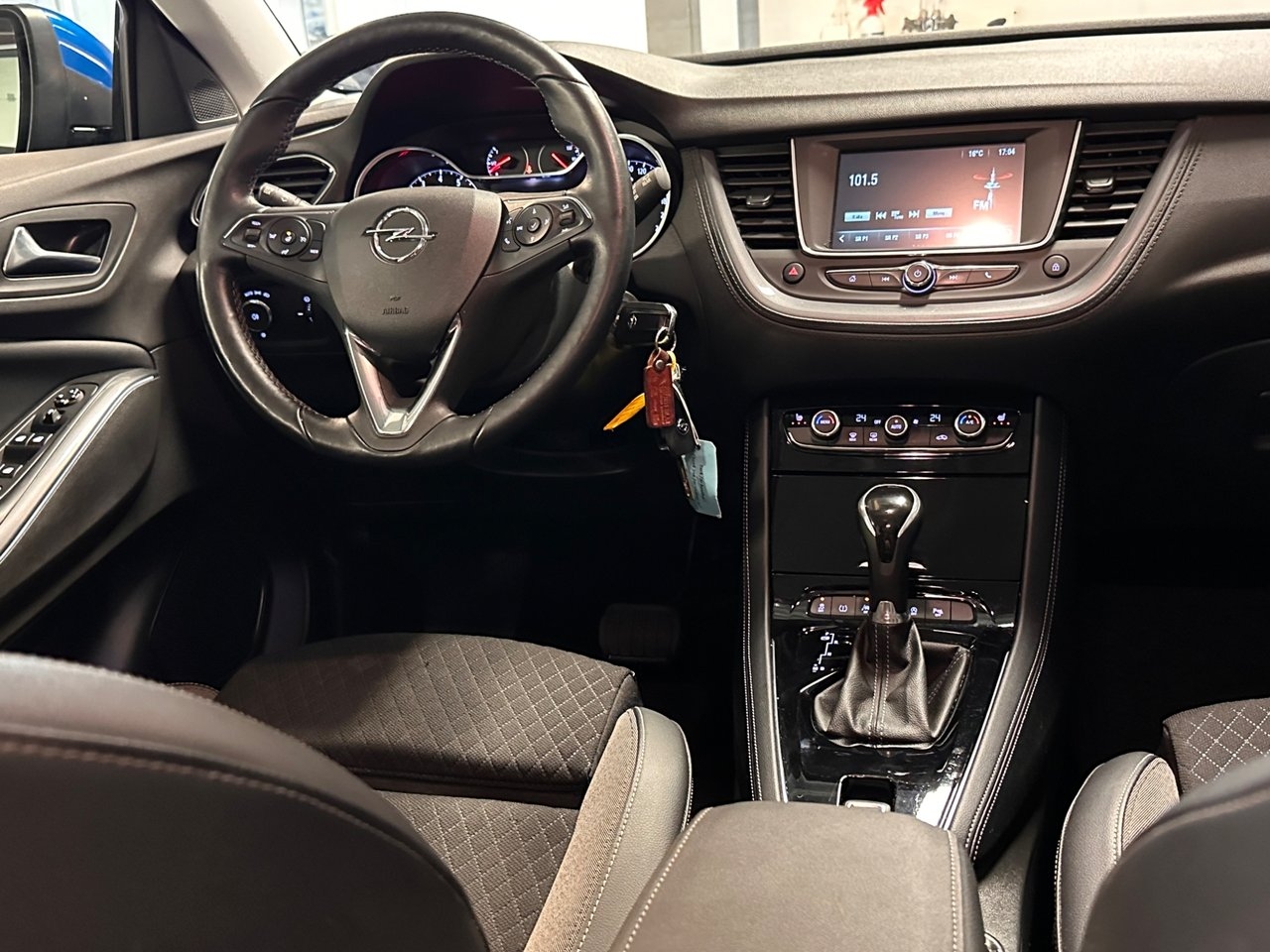 Opel Grandland X 1.2 Turbo Dynamic 2019, bild 5/10