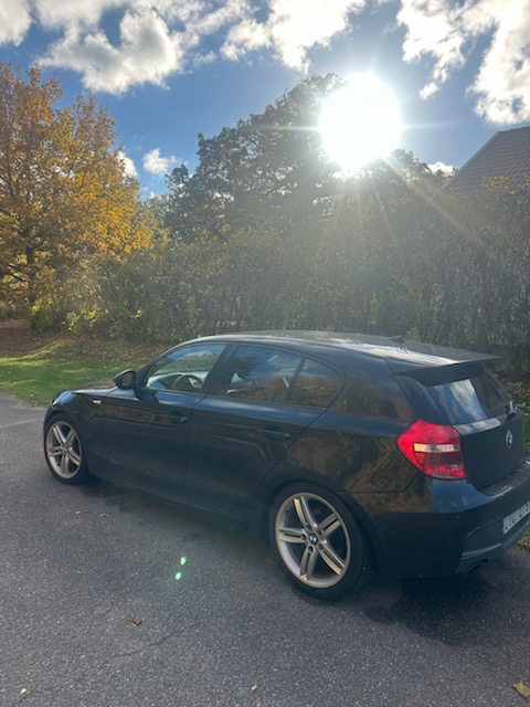 BMW 120i 2010, bild 2/5