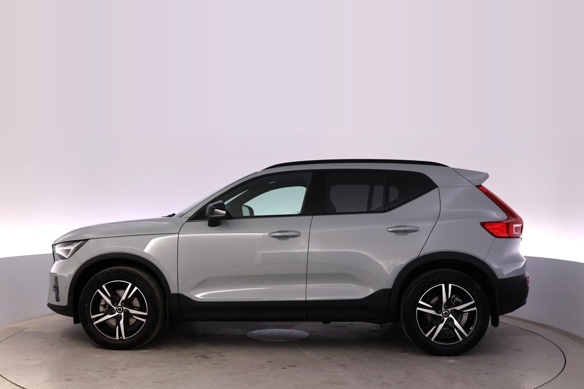 Volvo XC40 B3 Plus Dark 2025, bild 2/10