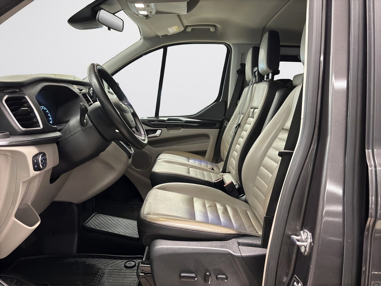 Ford Tourneo Custom 320 2.0 EcoBlue 2023, bild 7/10