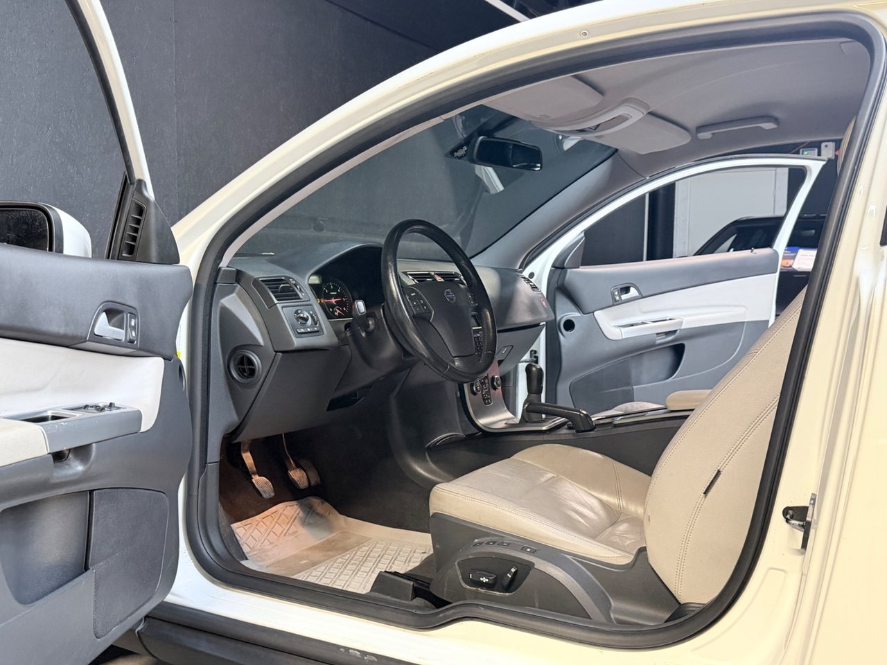 Volvo C30 2.0D Summum 2008, bild 7/10