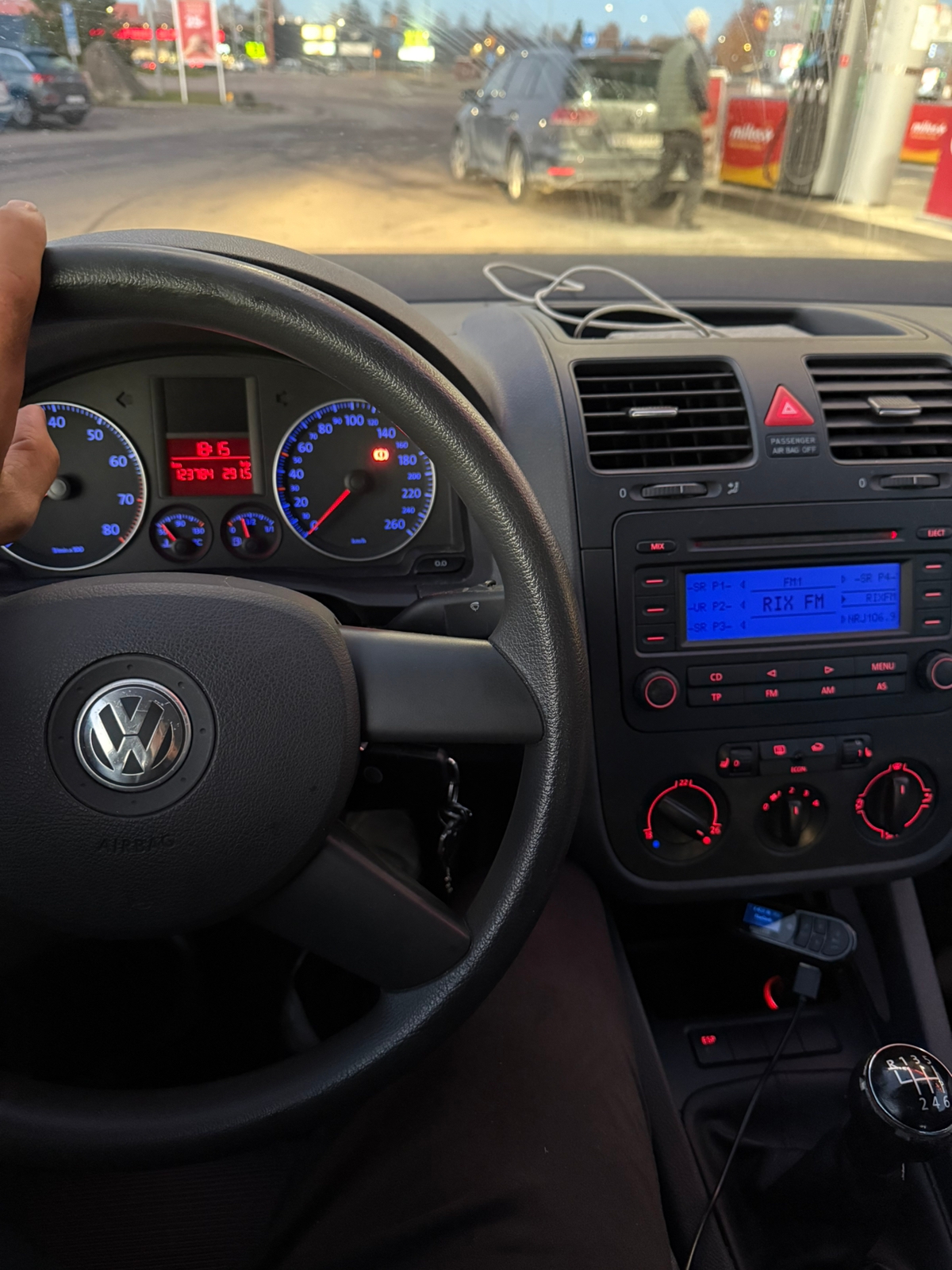 Volkswagen Golf 1.6 FSI 2004, bild 2/5