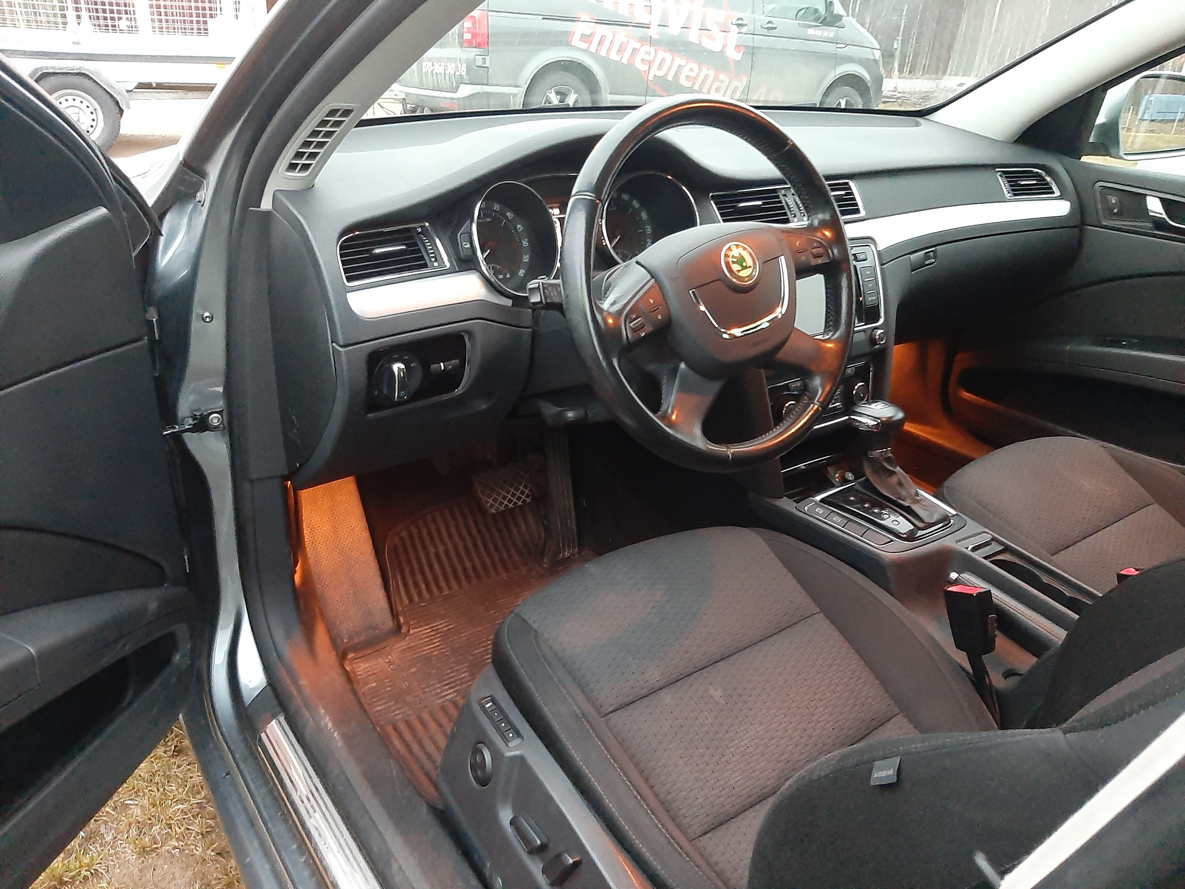 Skoda Superb 2.0 TDI 2012, bild 2/7