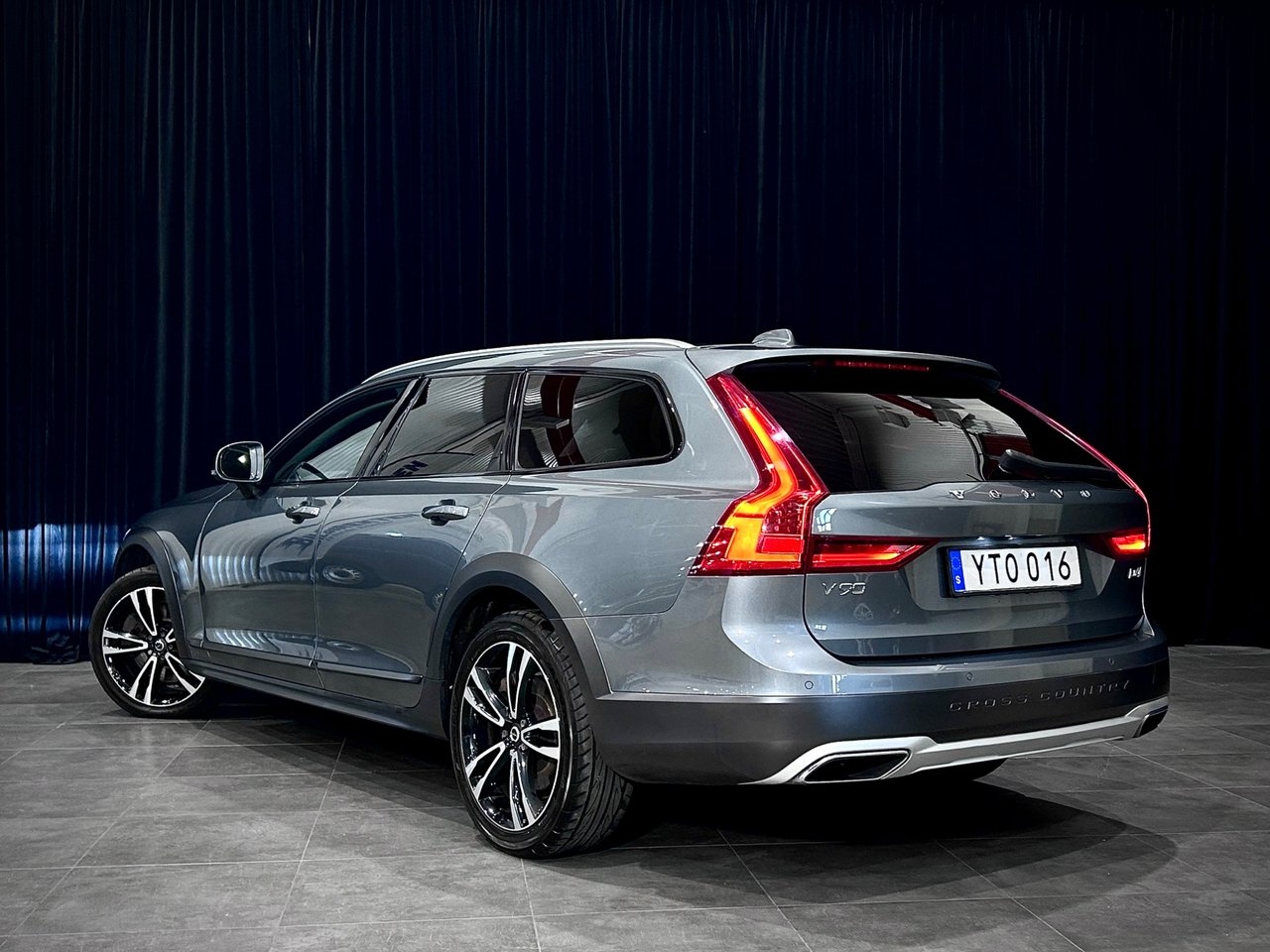 Volvo V90 D4 Momentum Pro 2019, bild 5/10