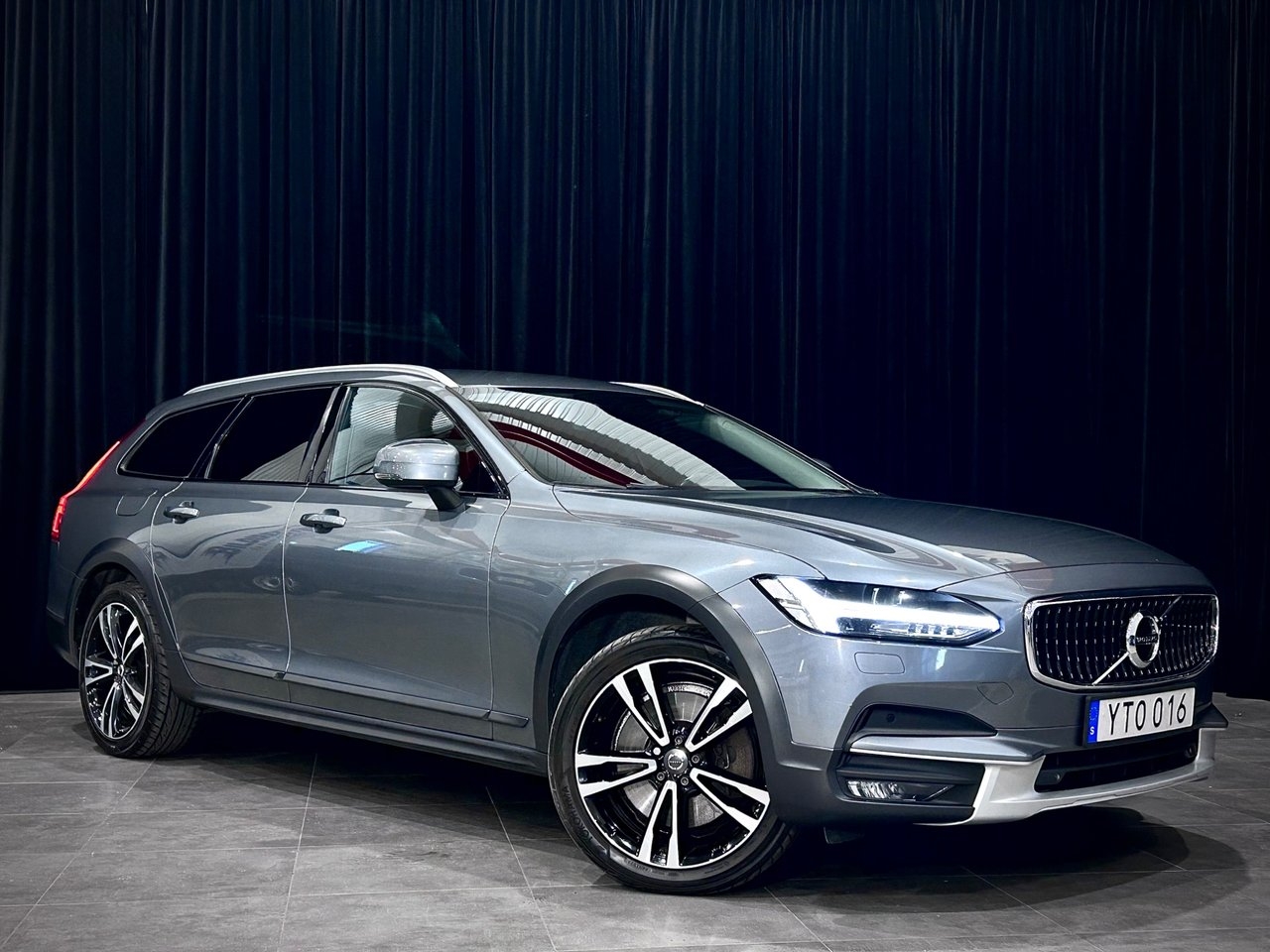 Volvo V90 D4 Momentum Pro 2019, bild 3/10