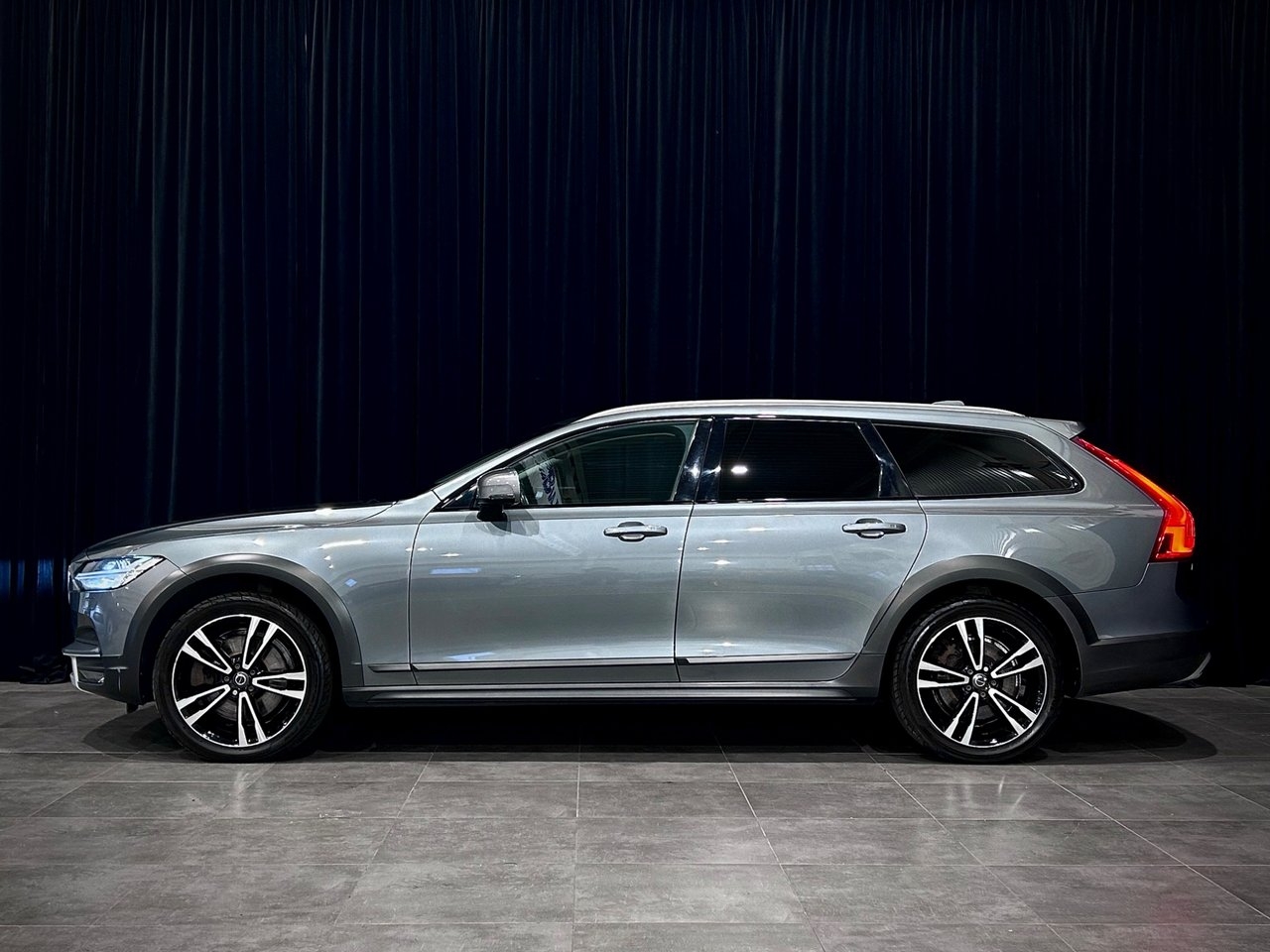 Volvo V90 D4 Momentum Pro 2019, bild 7/10