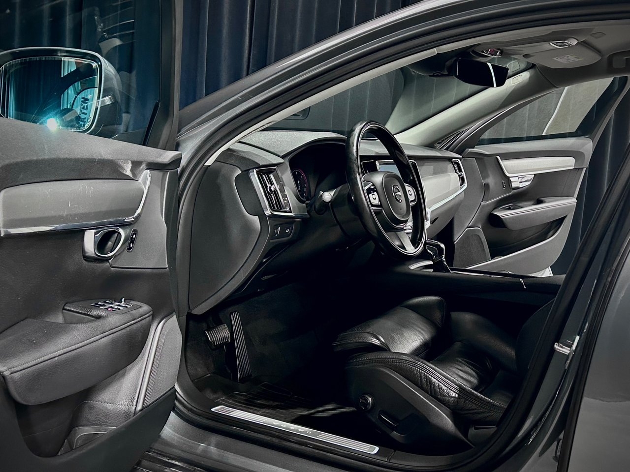 Volvo V90 D4 Momentum Pro 2019, bild 4/10