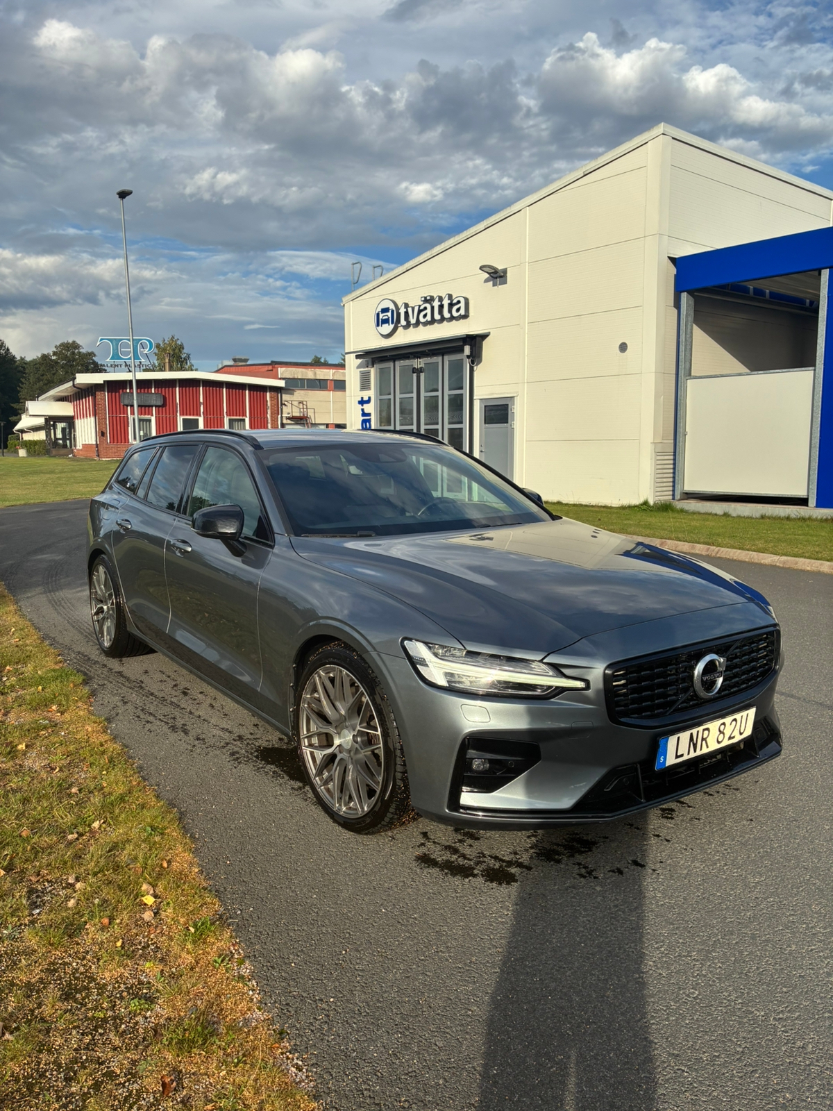 Volvo V60 T5 R Design 2019, bild 2/8