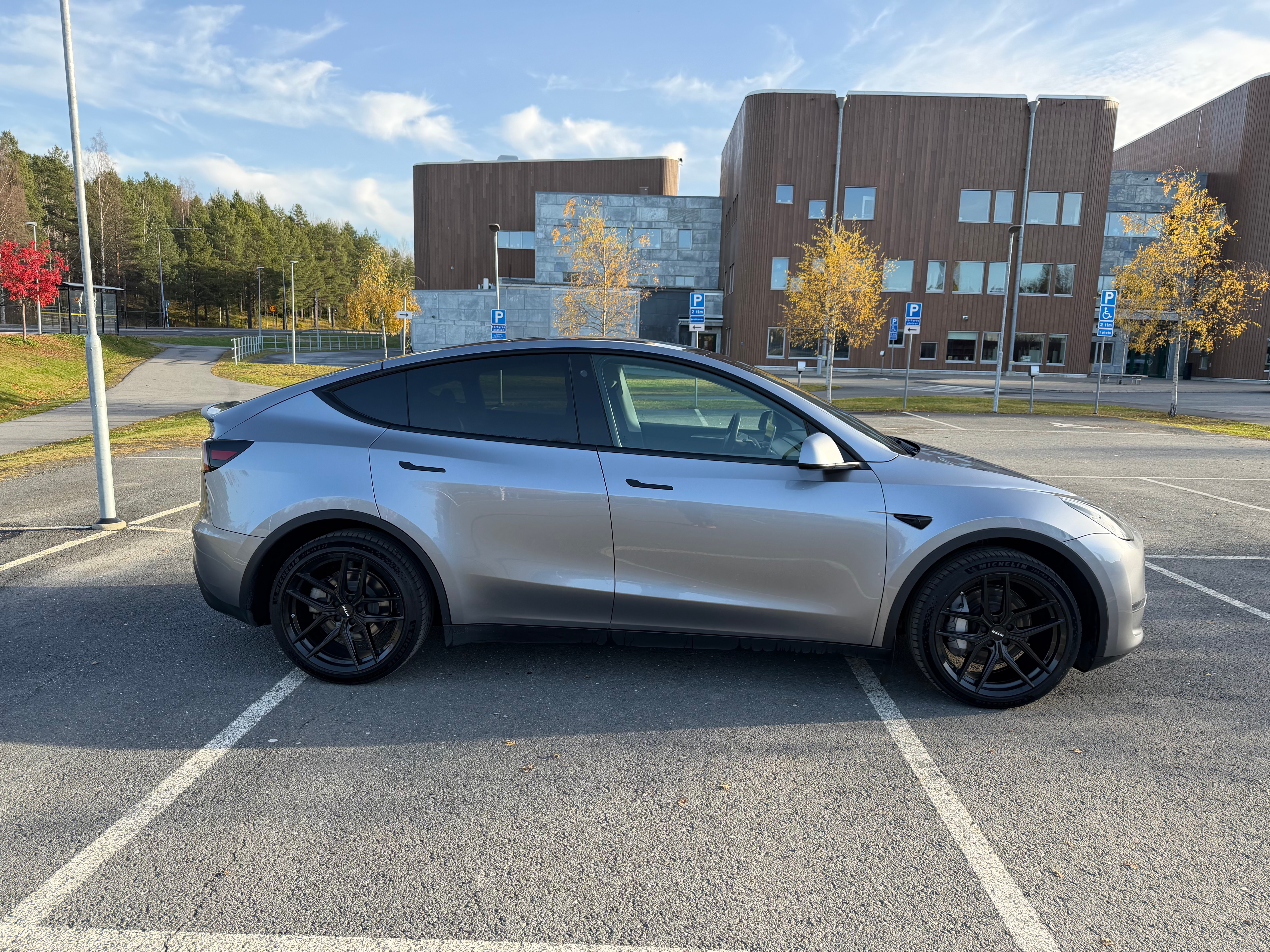 Tesla Model Y 2023, bild 4/10