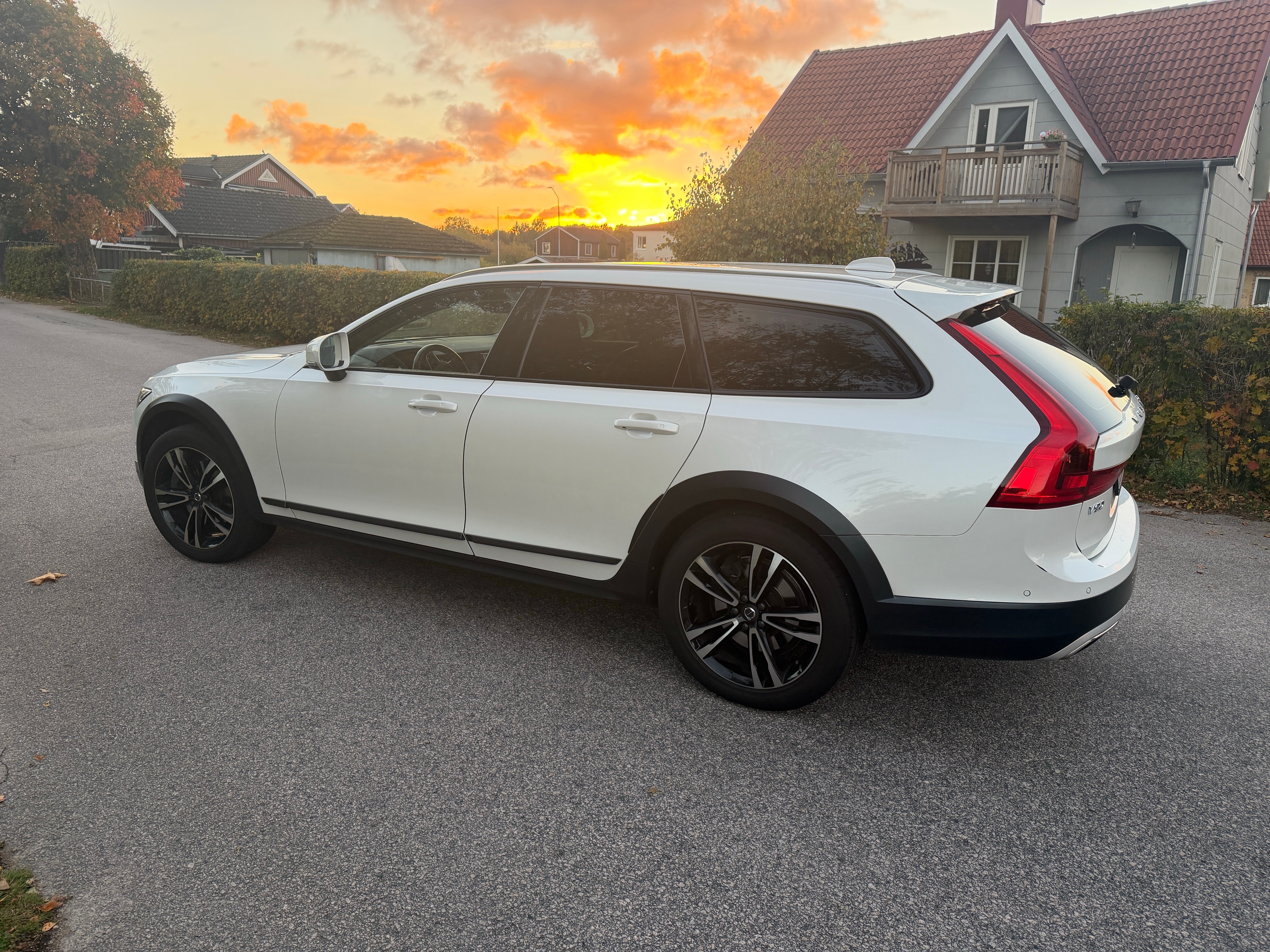 Volvo V90 D4 Momentum 2017, bild 2/10