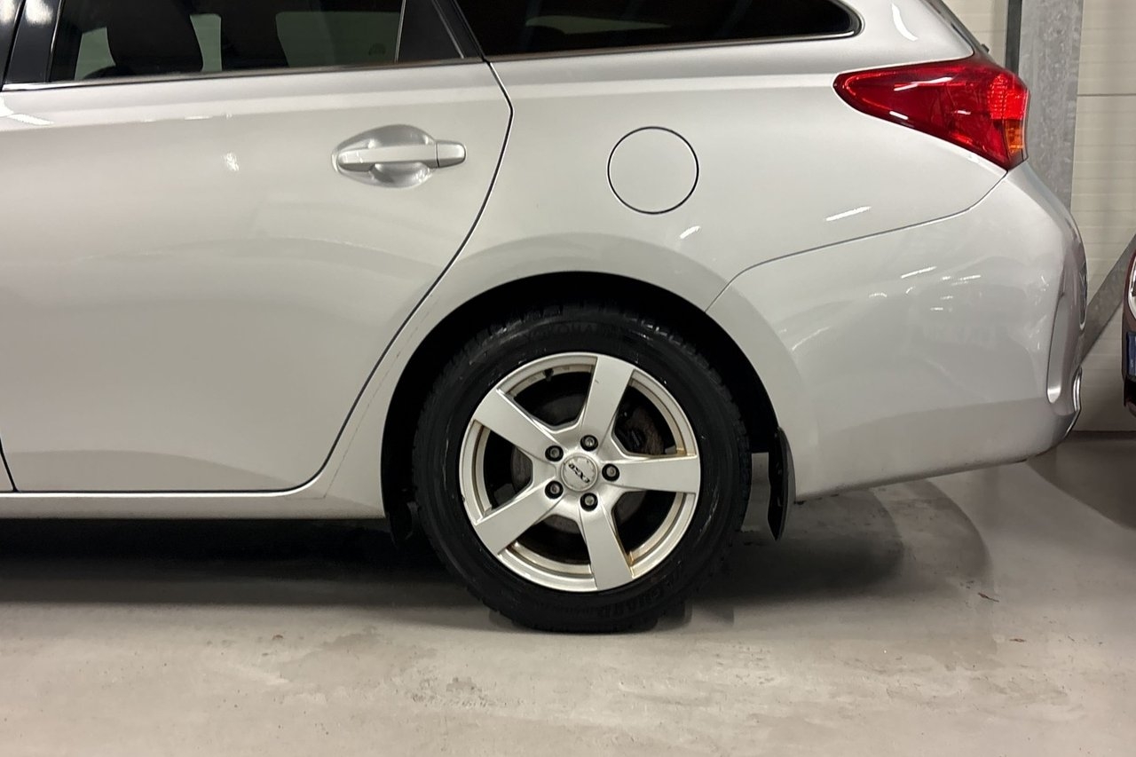 Toyota Auris 1.8 Hybrid Edition 2015, bild 5/10