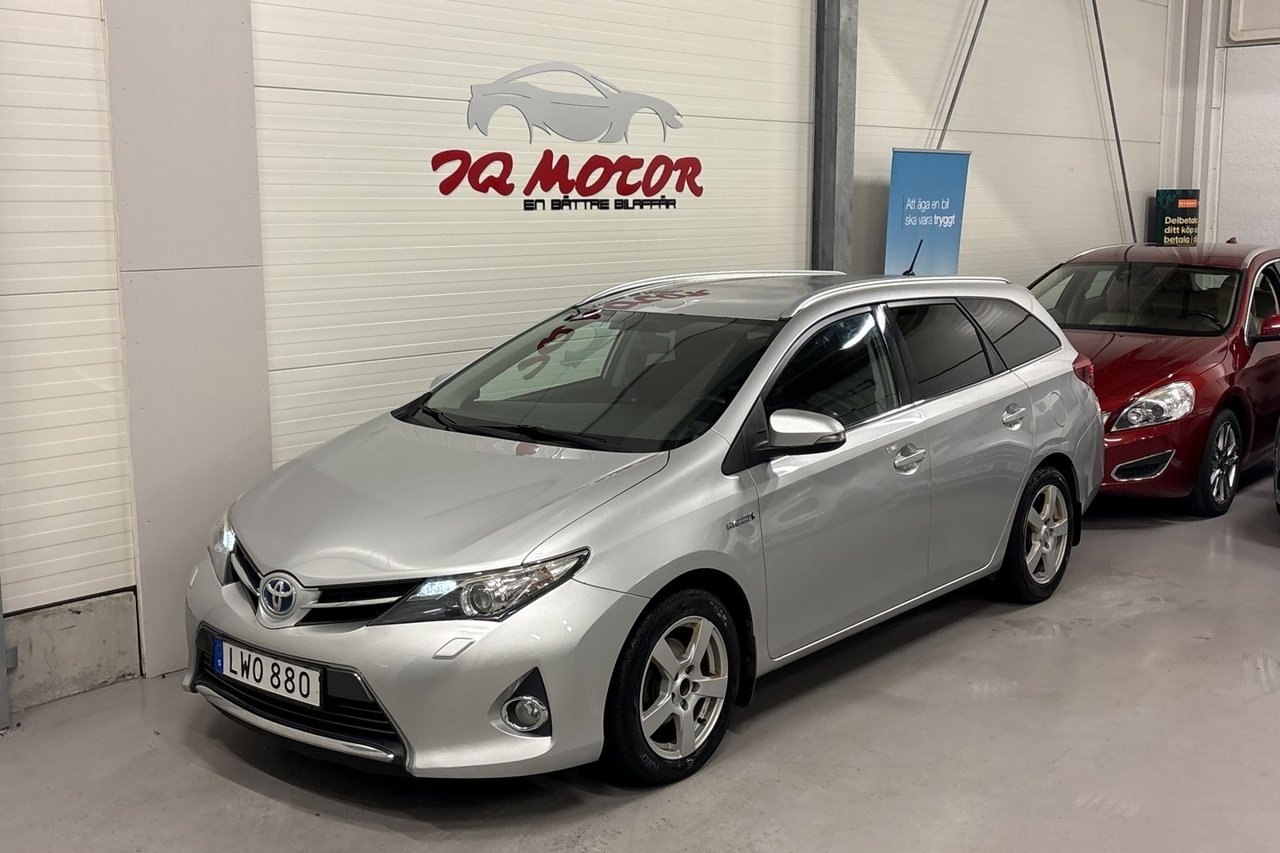 Toyota Auris 1.8 Hybrid Edition 2015, bild 2/10