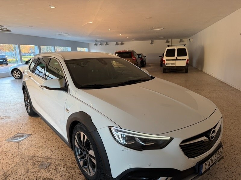Opel Insignia 2.0 Turbo Business 2018, bild 2/8