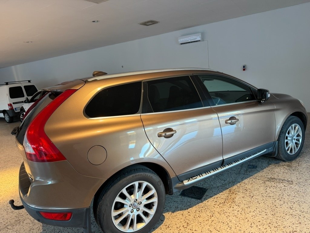 Volvo XC60 2.4D Summum 2010, bild 3/7