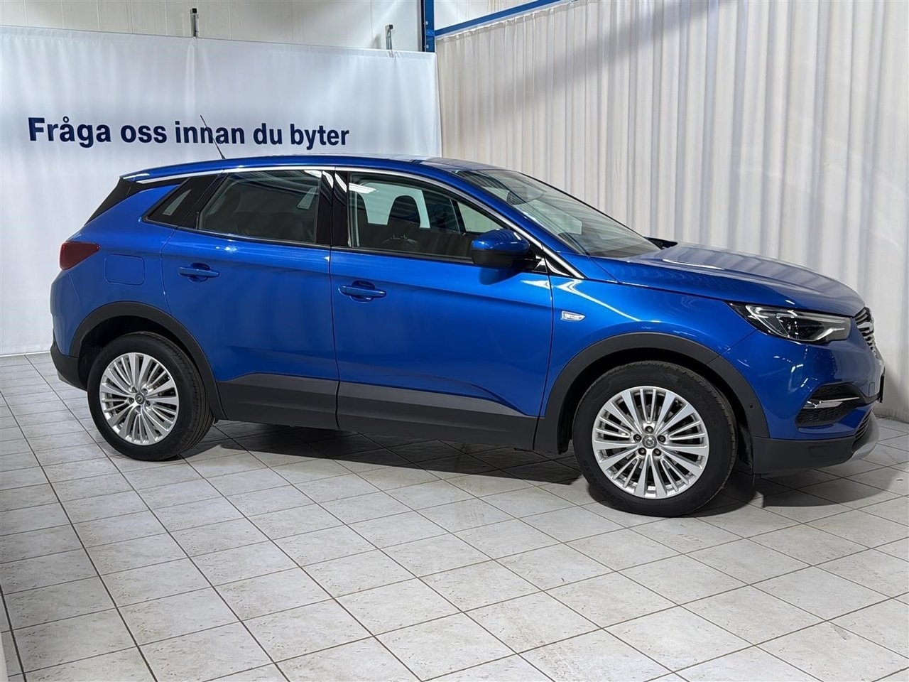Opel Grandland X 1.6 Turbo 2019, kuva 2/10