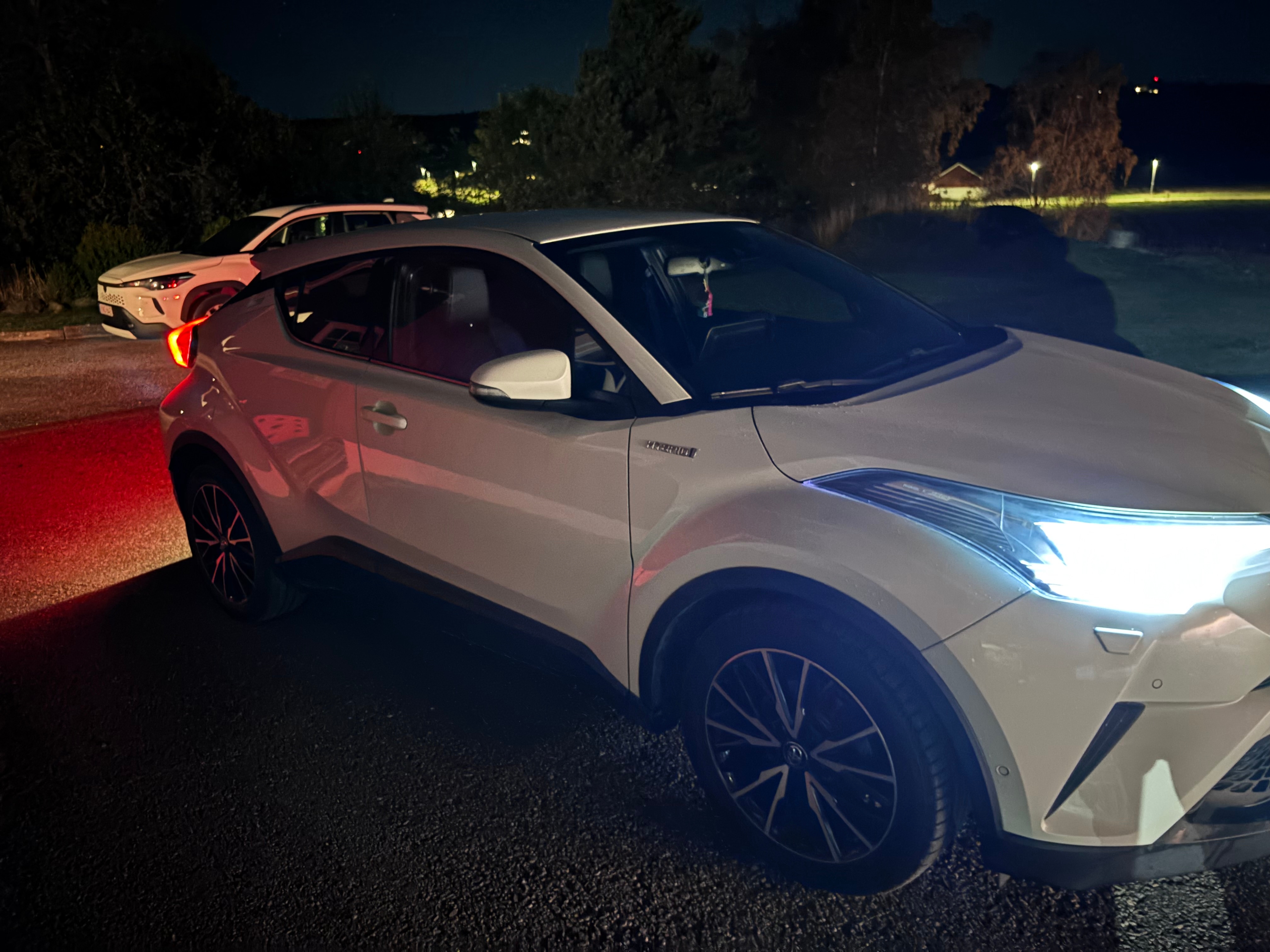 Toyota C-HR 1.8 Hybrid 2018, bild 2/2