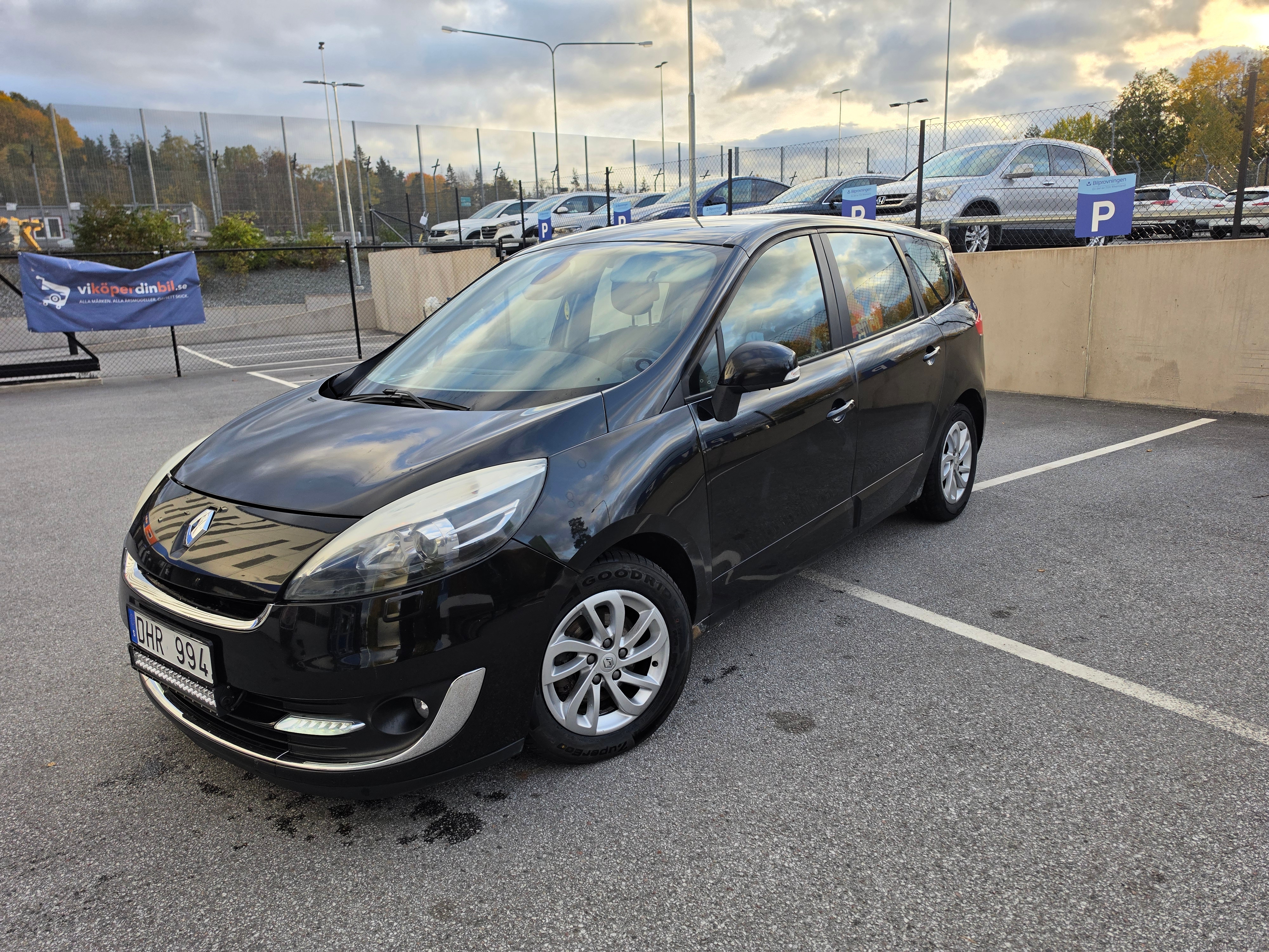 Renault Grand Scenic dCi 110 FAP 2012, bild 2/6