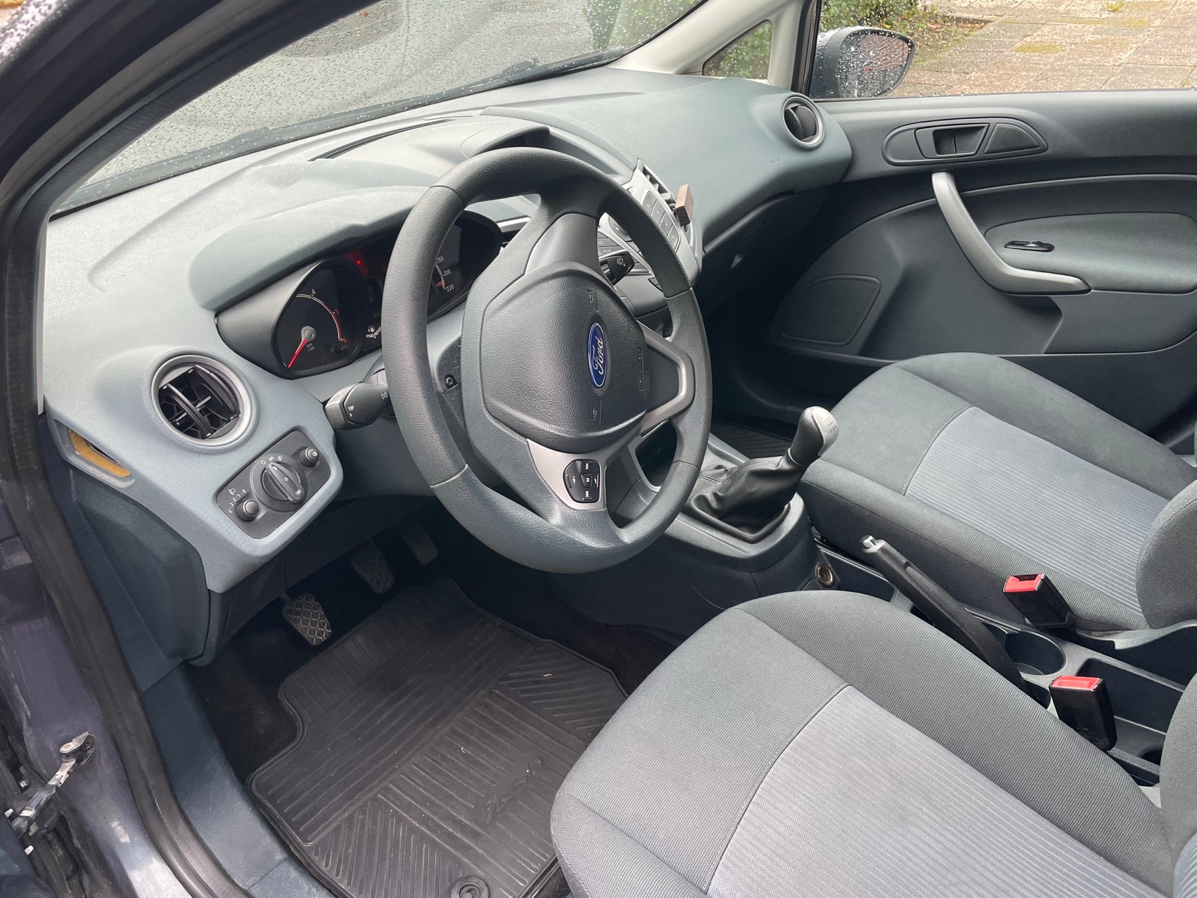 Ford Fiesta 1.4 TDCi 2011, bild 4/9