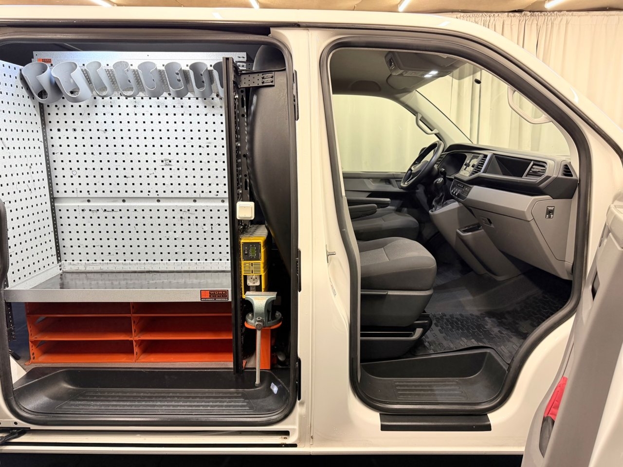 Volkswagen Transporter 2.0 TDI 2021, bild 4/10