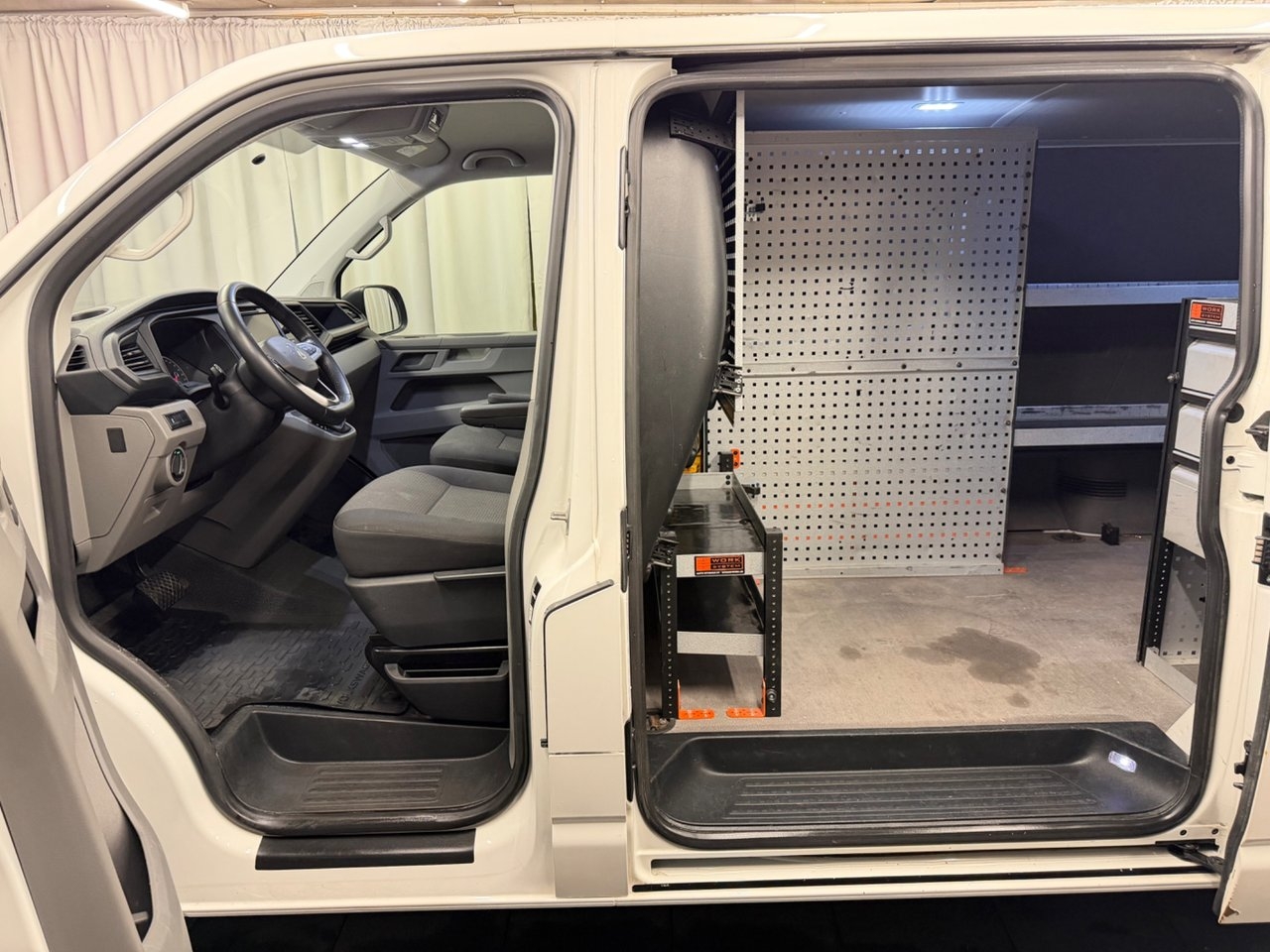 Volkswagen Transporter 2.0 TDI 2021, bild 3/10