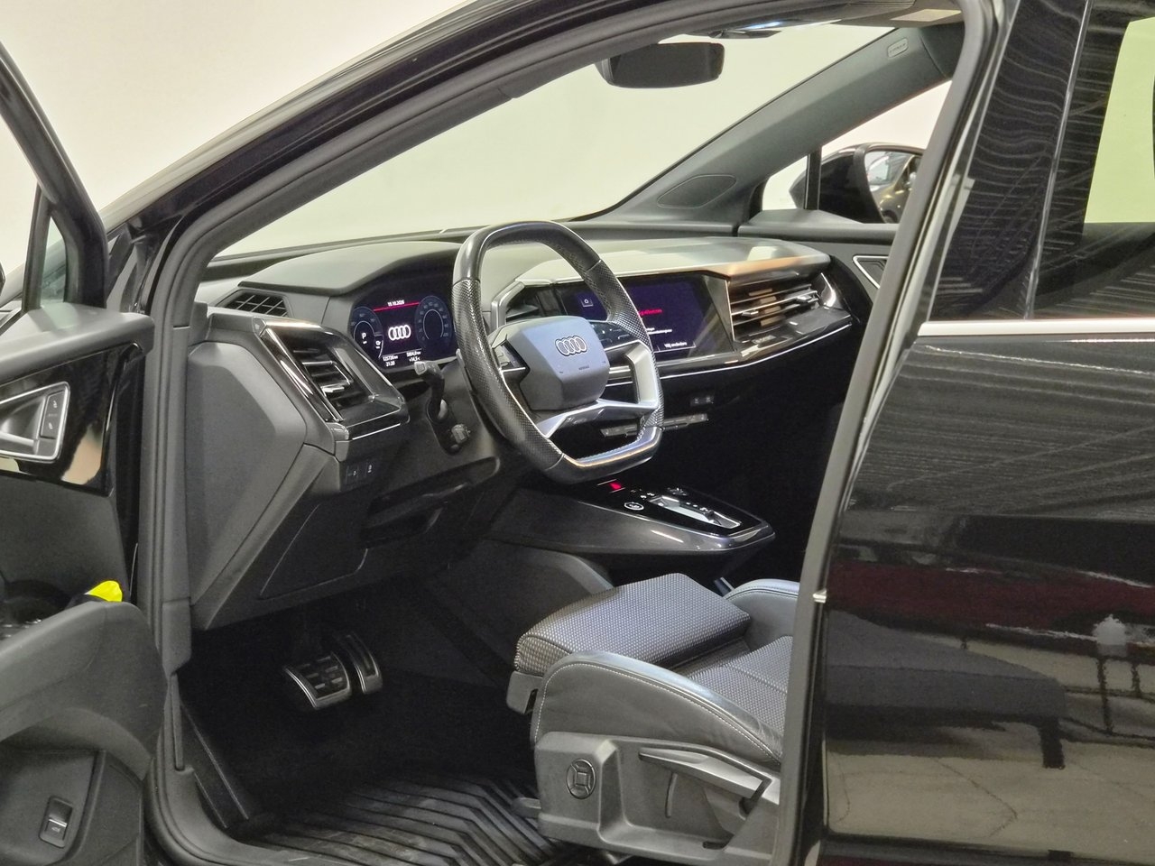 Audi Q4 e-tron 40 S line 2023, bild 6/10