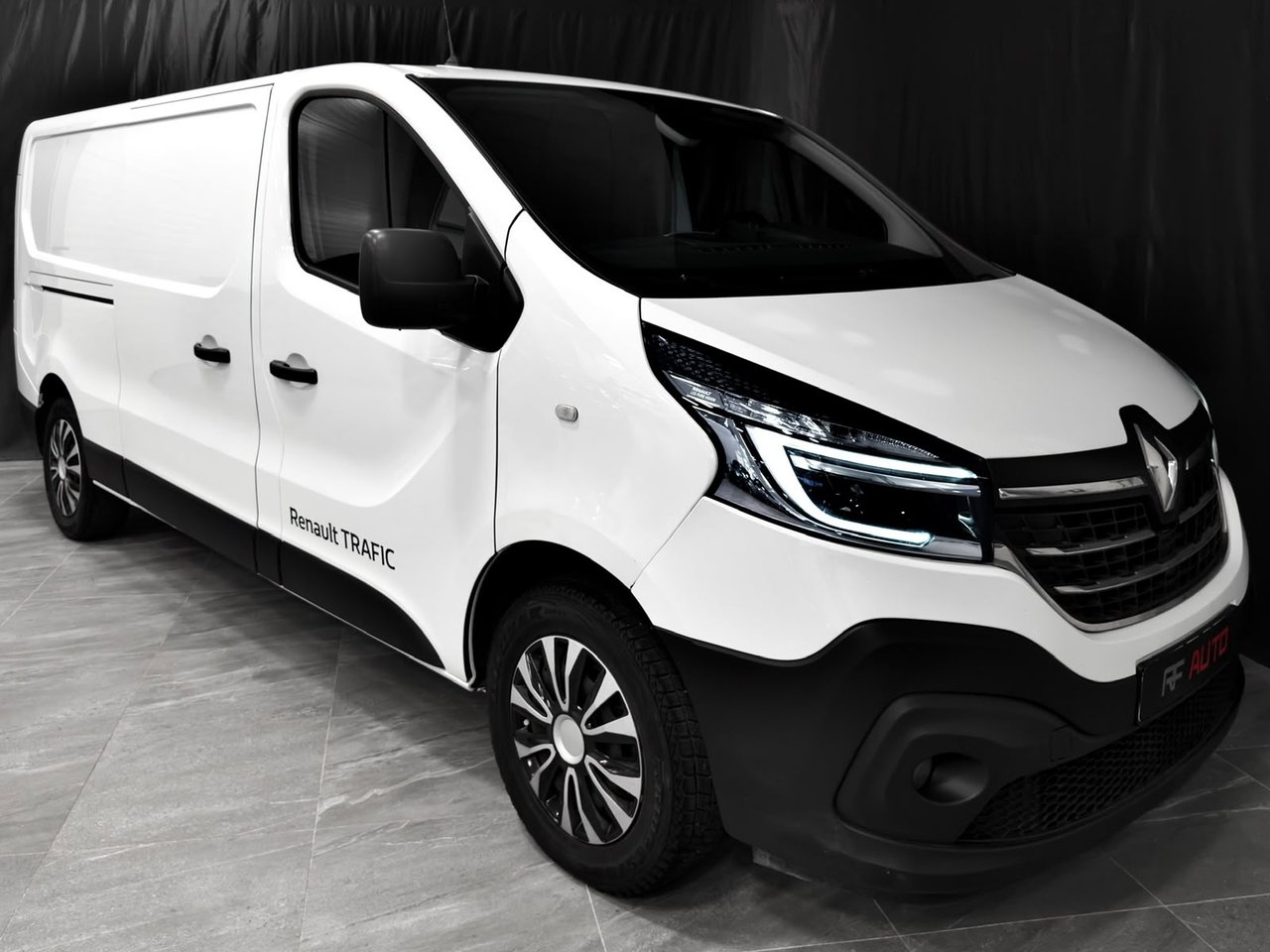 Renault Trafic dCi 145 2020, bild 2/10