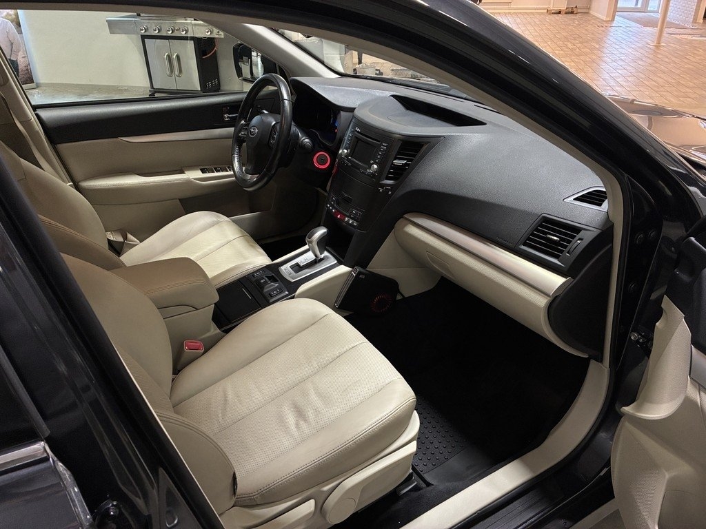 Subaru Outback 2.0D Business 2014, kuva 9/10