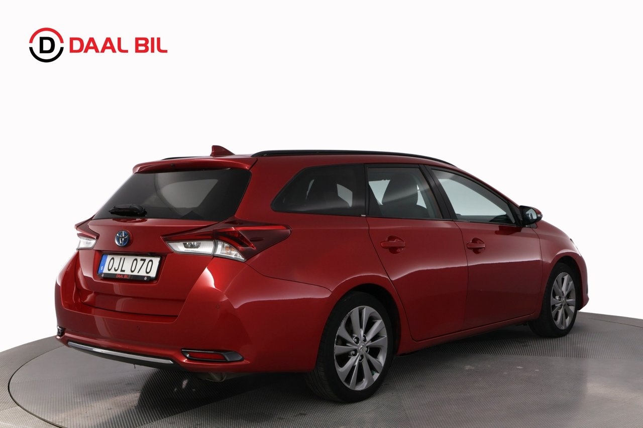 Toyota Auris 1.8 Hybrid Executive 2016, photo 6/10