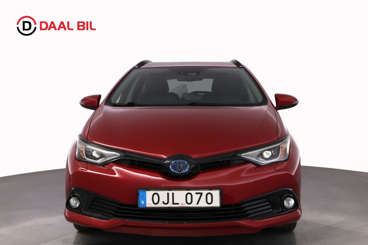 Toyota Auris 1.8 Hybrid Executive 2016, photo 2/10