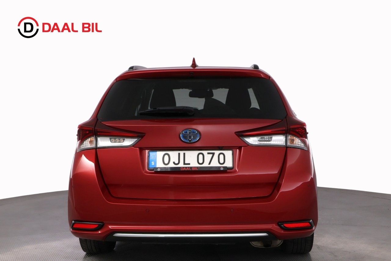 Toyota Auris 1.8 Hybrid Executive 2016, photo 7/10