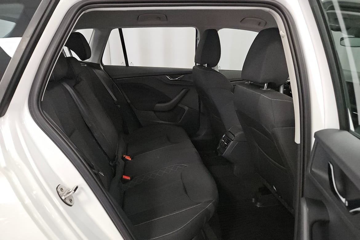 Skoda Kamiq 1.0 TSI Ambition 2023, kuva 8/9