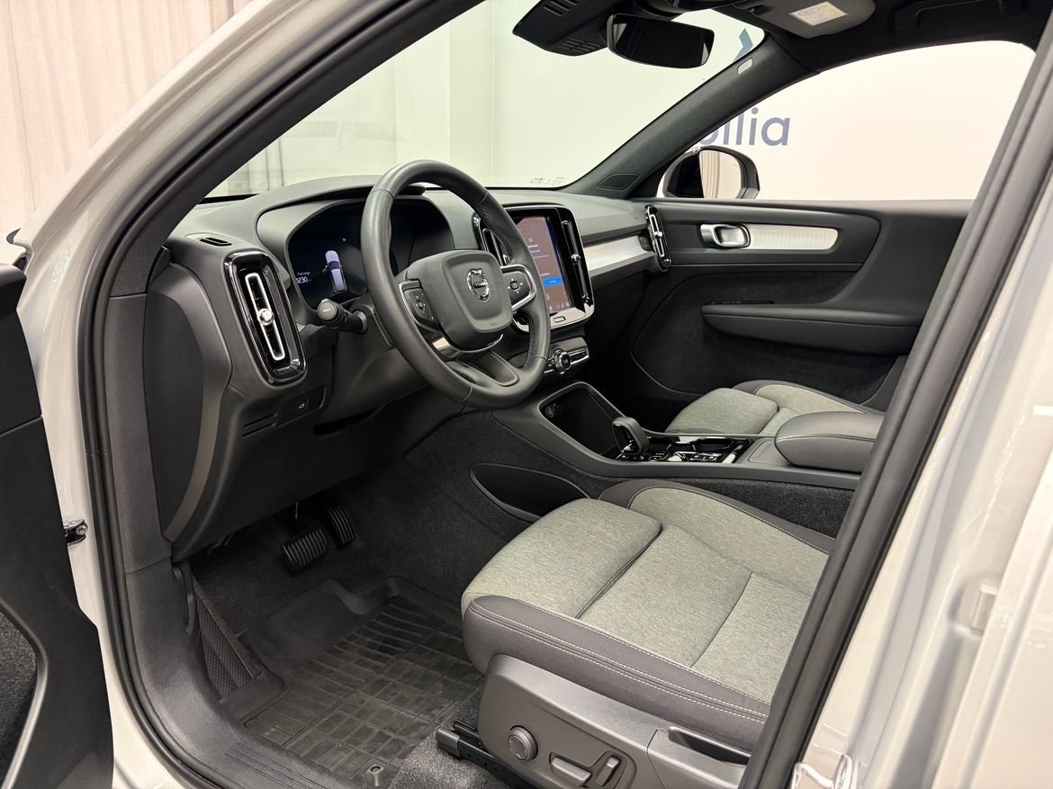 Volvo XC40 B3 Plus Dark 2025, bild 6/10