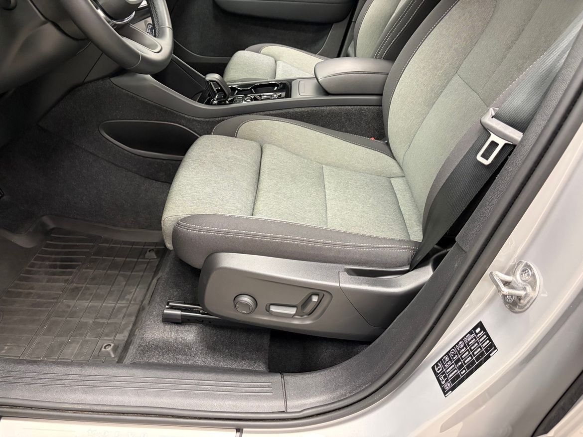 Volvo XC40 B3 Plus Dark 2025, bild 7/10