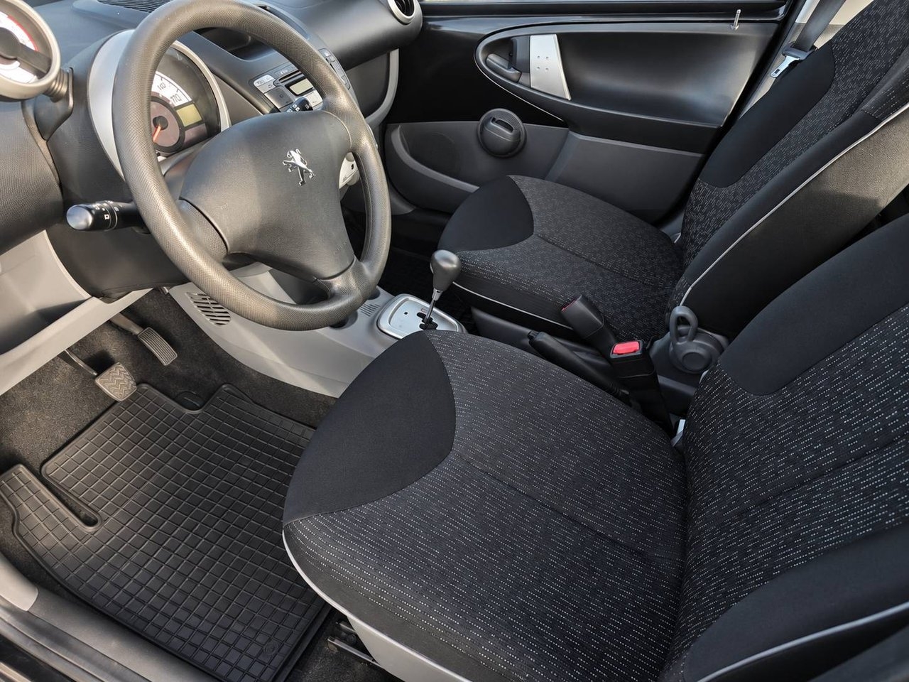 Peugeot 107 1.0 70 2011, bild 5/10