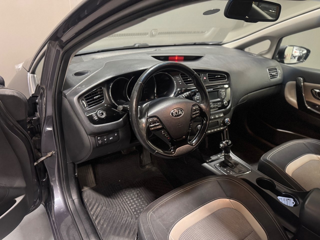 Kia Ceed 1.6 GDI 2013, bild 7/10