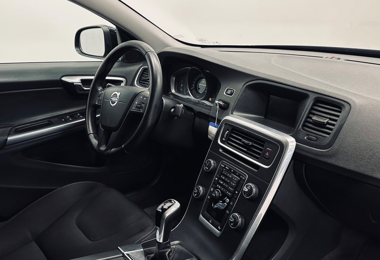 Volvo S60 T3 Kinetic 2017, kuva 10/10