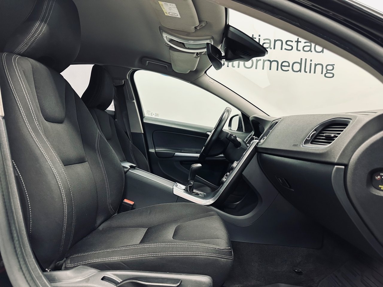 Volvo S60 T3 Kinetic 2017, kuva 9/10