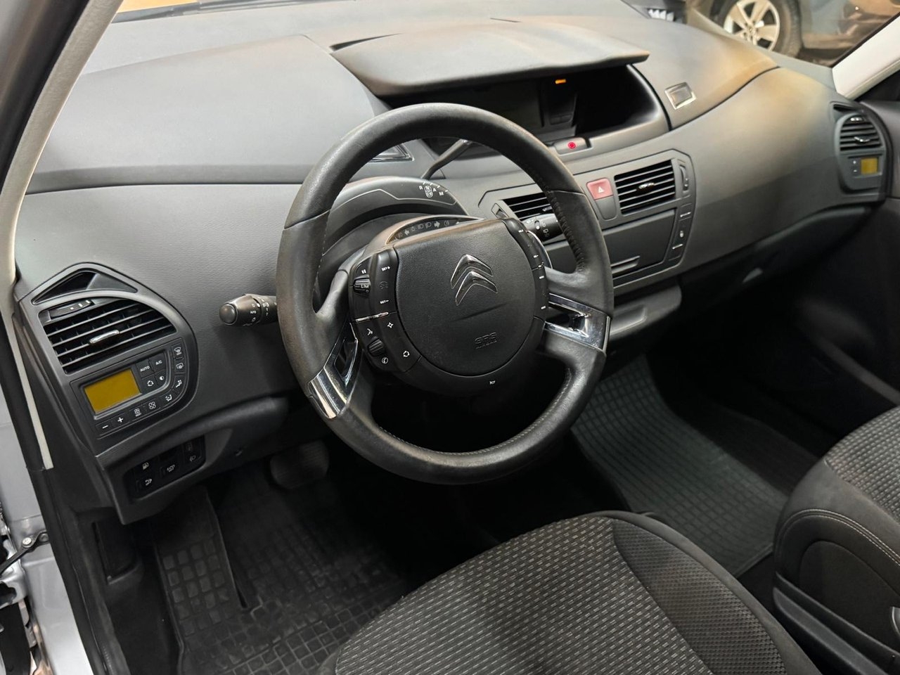 Citroen C4 Picasso e-HDi 110 FAP EGS 2012, bild 7/10