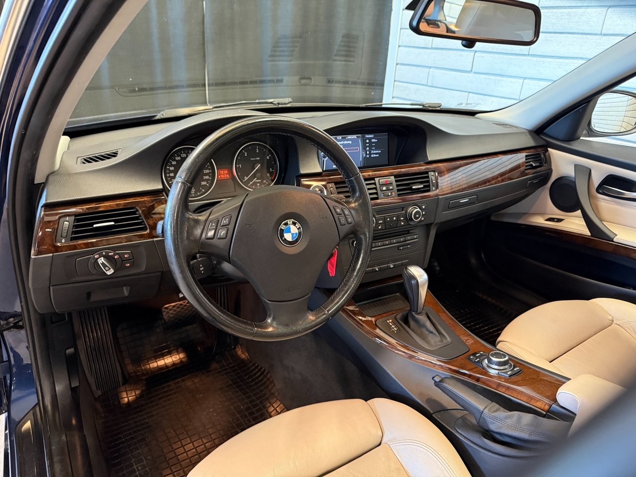 BMW 330 2010, bild 6/10