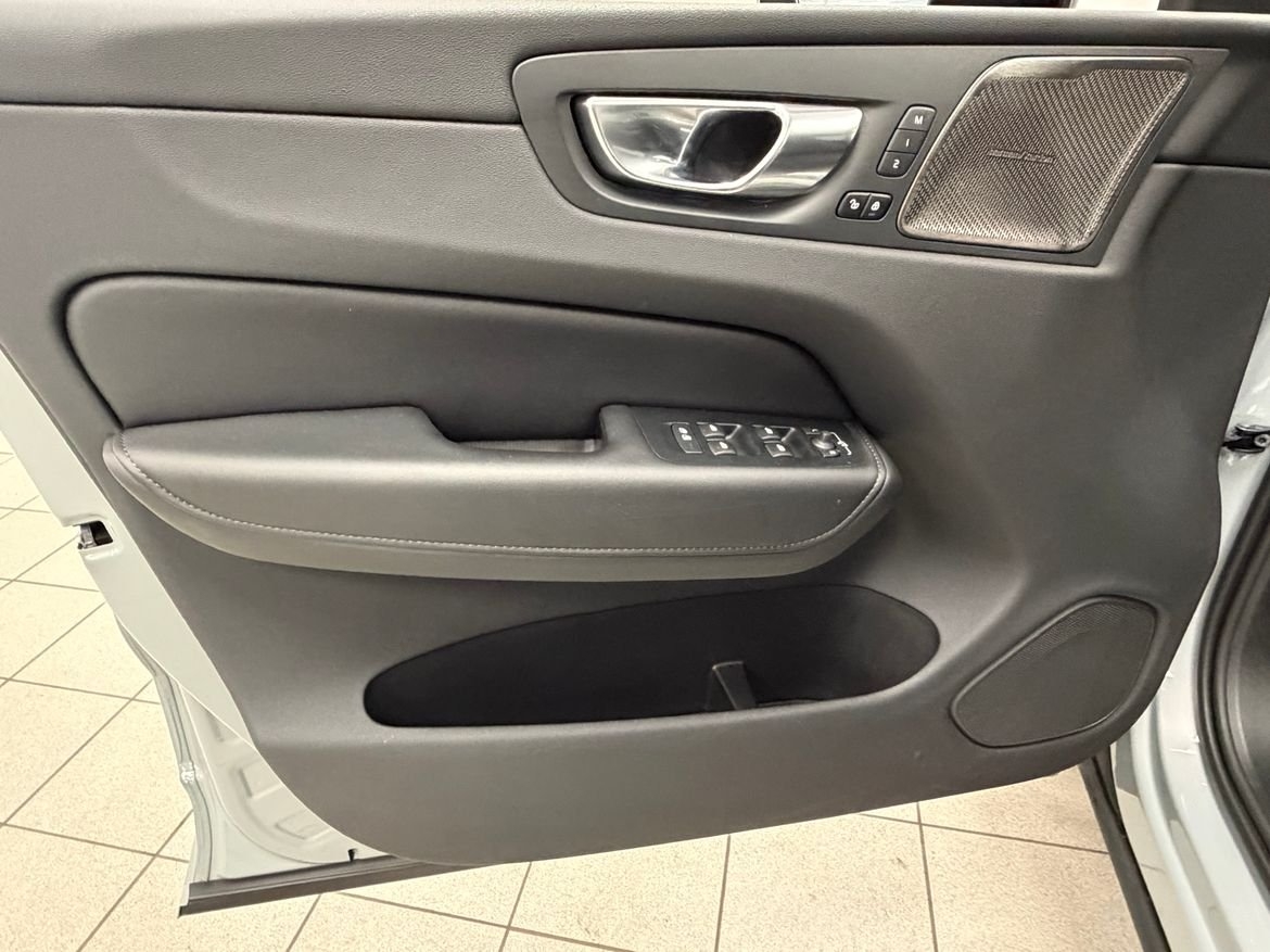 Volvo XC60 T6 Plus Dark Nordic 2025, bild 5/10