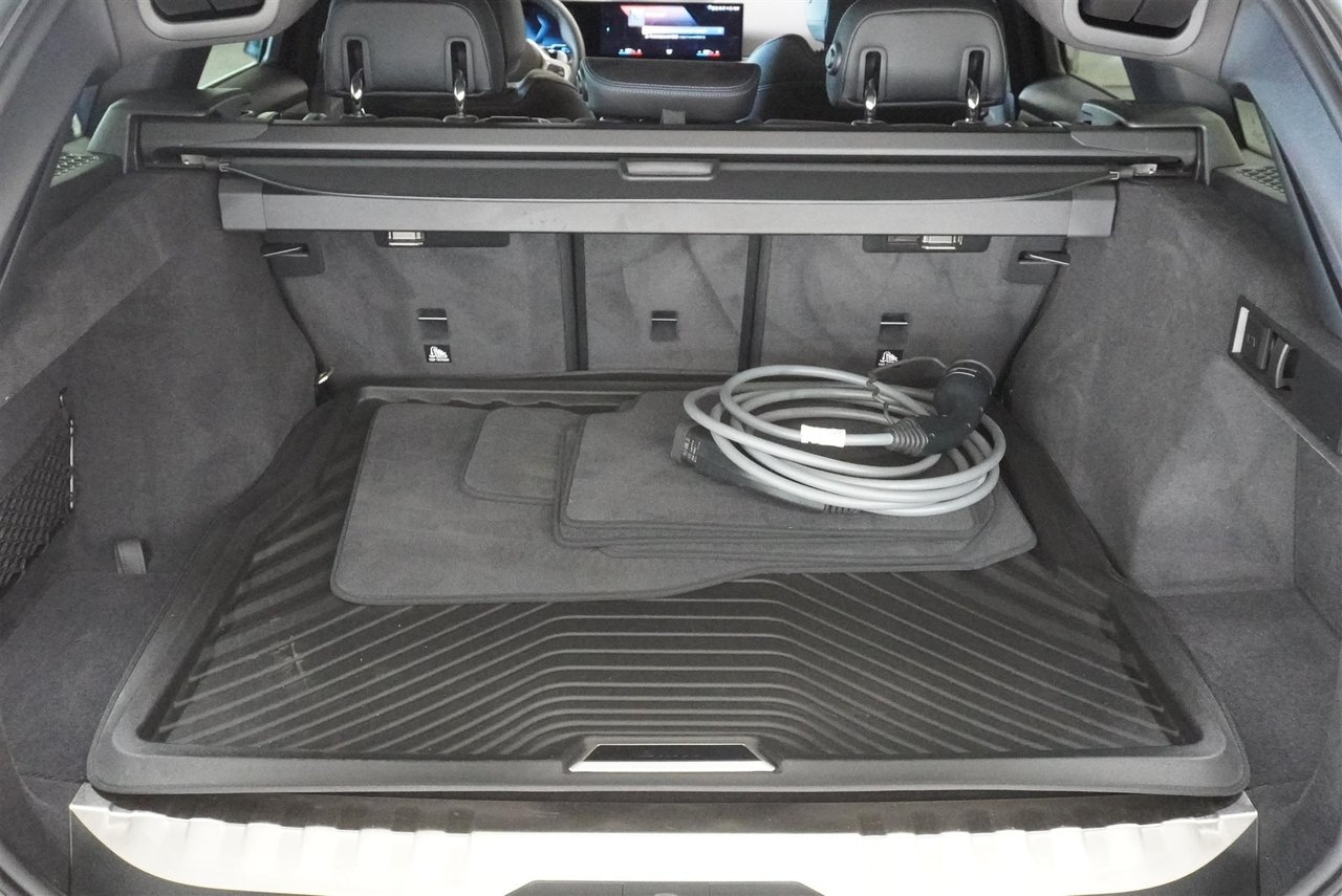 BMW 330e M Sport 2024, kuva 9/10
